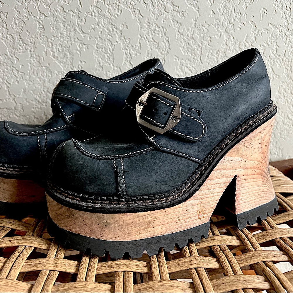 Vintage LONDON UNDERGROUND Platform Leather Shoe with Wood Heel